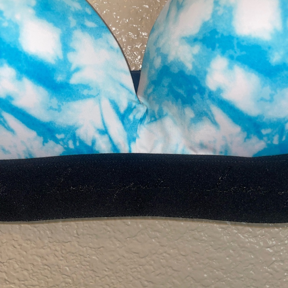PINK Victoria’s Secret Tie Dye Wear Everywhere Lightly Lined Wireless Bra 34C - Picture 4 of 6